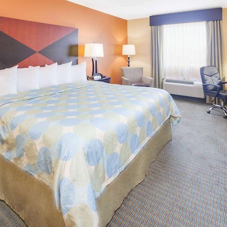 Days Inn & Suites By Wyndham Russellville Dış mekan fotoğraf