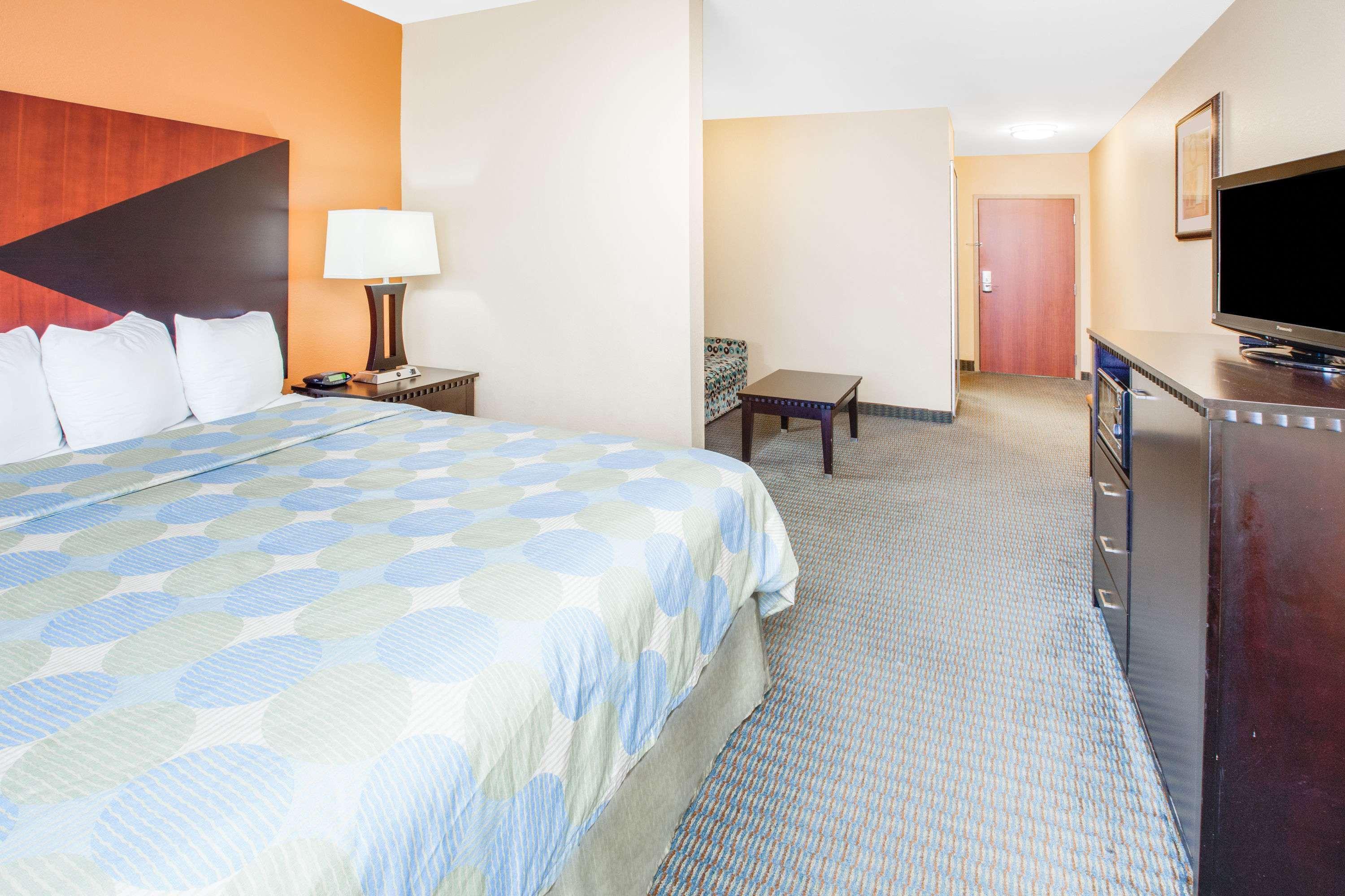 Days Inn & Suites By Wyndham Russellville Dış mekan fotoğraf