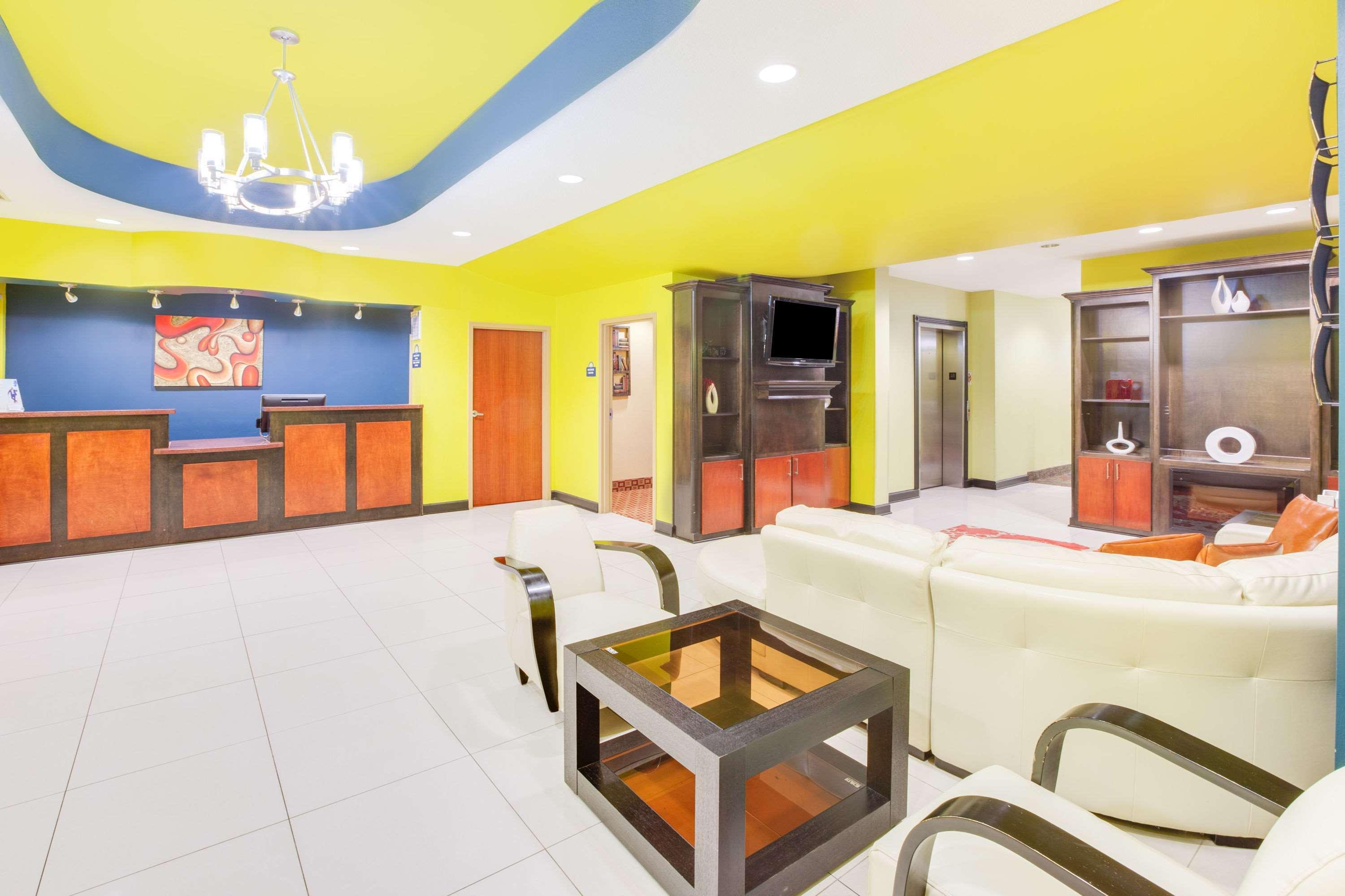 Days Inn & Suites By Wyndham Russellville Dış mekan fotoğraf
