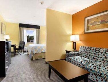 Days Inn & Suites By Wyndham Russellville Oda fotoğraf